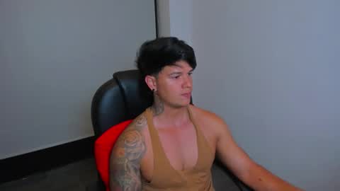 Snapshot of yanka_max1 chatting on November 28, 12:13 am new here online show from November 28, 12:13 am