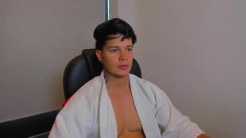 Snapshot of yanka_max1 chatting on December 1, 12:10 pm new here online show from December 1, 12:10 pm