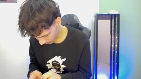 Snapshot of yankeee_ chatting on November 30, 5:11 am DANILO online show from November 30, 5:11 am