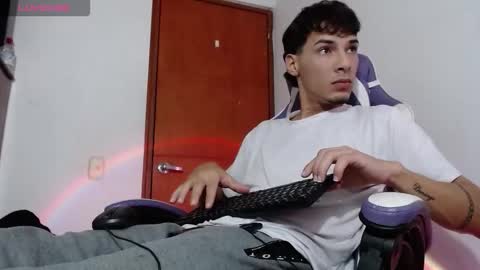 Snapshot of yankees_xxx chatting on January 15, 12:26 am yankees online show from January 15, 12:26 am