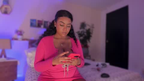 Snapshot of yarirose chatting on February 23, 2:36 pm Yary online show from February 23, 2:36 pm