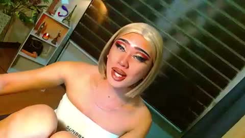 miss yasii online show from April 6, 8:10 pm