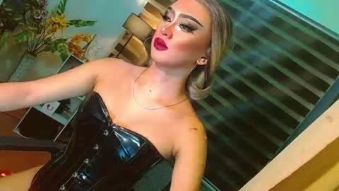 miss yasii online show from July 4, 2:45 pm