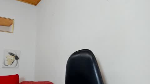 Yasemin online show from December 4, 11:30 am