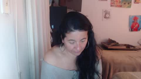 Snapshot of yasmin_love85 chatting on November 11, 2:06 pm yasmin_love85 online show from November 11, 2:06 pm