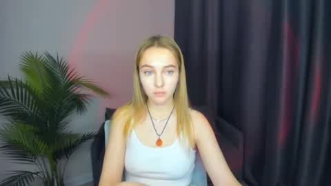 Snapshot of yasminasage chatting on November 11, 1:33 pm Yasmina online show from November 11, 1:33 pm