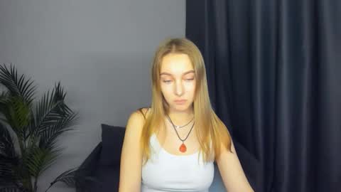 Snapshot of yasminasage chatting on November 30, 8:24 pm Yasmina online show from November 30, 8:24 pm