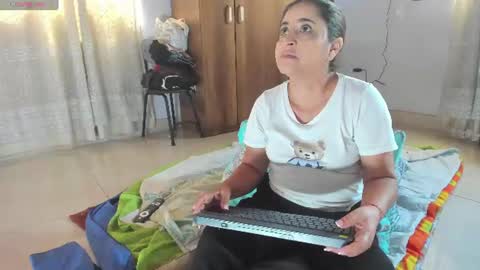 yaya____ online show from July 23, 4:38 pm