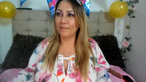 Snapshot of yayita_mature chatting on June 11, 12:32 am yayita online show from June 11, 12:32 am