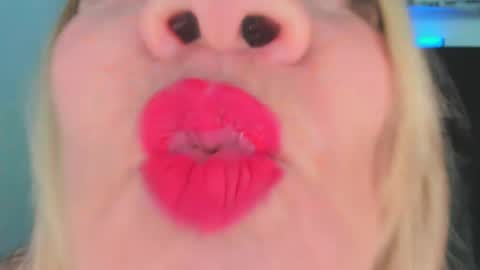 Snapshot of yayita_mature chatting on July 13, 2:53 pm yayita online show from July 13, 2:53 pm
