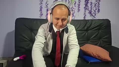 Snapshot of yazfore chatting on November 13, 2:49 pm Hazzan online show from November 13, 2:49 pm