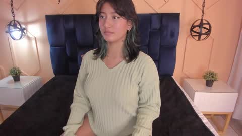 Snapshot of yazmin_rouse chatting on December 4, 1:09 pm Yazmin online show from December 4, 1:09 pm