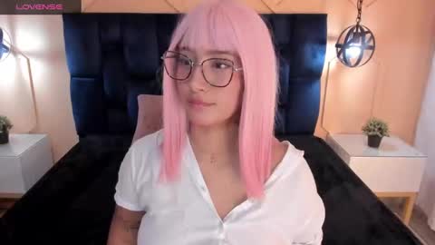 Snapshot of yazmin_rouse chatting on January 8, 1:31 pm Yazmin online show from January 8, 1:31 pm