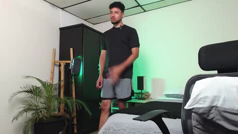 yeff online show from February 26, 11:48 pm