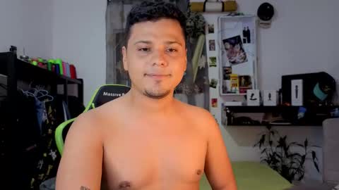 Snapshot of yeiko_44 chatting on April 4, 5:27 am Yeiko online show from April 4, 5:27 am