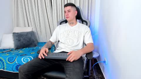 Snapshot of yeiko_romero_ chatting on December 4, 12:19 am YEIKO ROMERO online show from December 4, 12:19 am