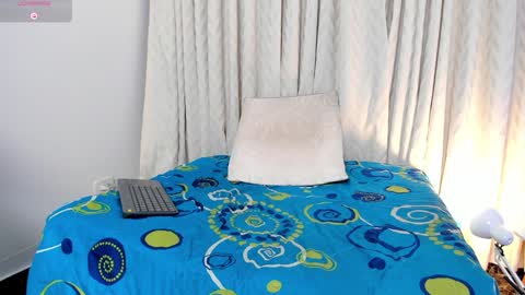 Snapshot of yeiko_romero_ chatting on December 14, 2:23 am YEIKO ROMERO online show from December 14, 2:23 am