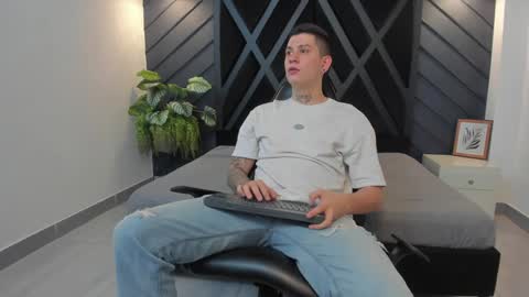 Snapshot of yeiko_romero_ chatting on December 20, 11:26 pm YEIKO ROMERO online show from December 20, 11:26 pm