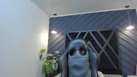 Snapshot of yeiko_romero_ chatting on February 27, 5:36 pm YEIKO ROMERO online show from February 27, 5:36 pm