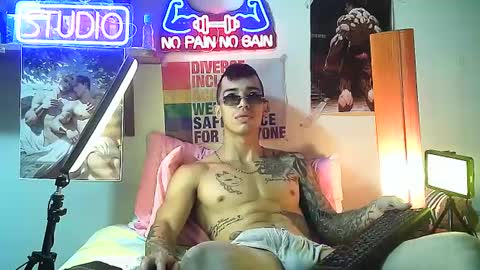 Snapshot of yeisoncastellanos1999 chatting on September 22, 11:29 pm yeisoncastellanos1999 online show from September 22, 11:29 pm