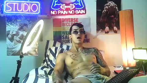 yeisoncastellanos1999 online show from October 16, 12:00 am