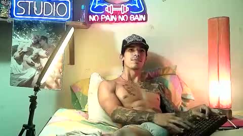 yeisoncastellanos1999 online show from November 24, 7:24 pm