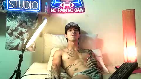 yeisoncastellanos1999 online show from November 30, 8:24 pm