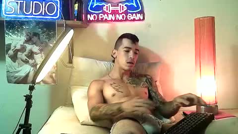 yeisoncastellanos1999 online show from December 5, 5:53 pm