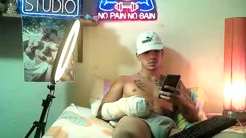 yeisoncastellanos1999 online show from January 14, 1:17 pm