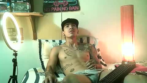 Snapshot of yeisoncastellanos1999 chatting on April 2, 3:31 pm yeisoncastellanos1999 online show from April 2, 3:31 pm