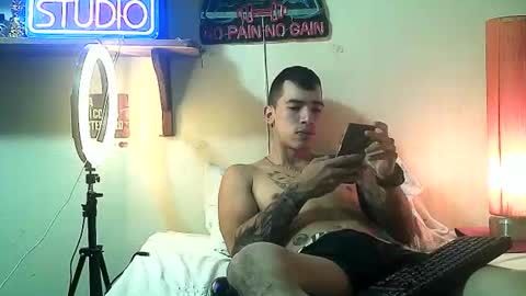 yeisoncastellanos1999 online show from May 10, 7:19 pm