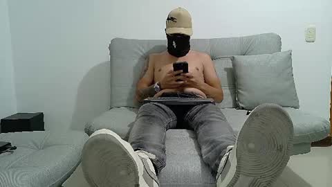 yeisongomezz online show from July 17, 12:06 am