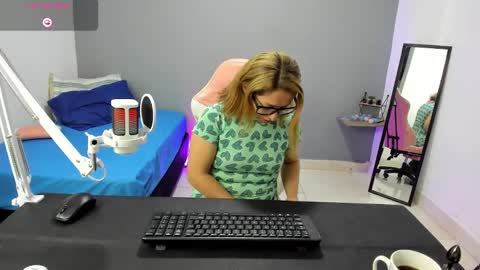 yelena03 online show from January 16, 8:25 pm