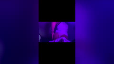 Ella Ts online show from January 14, 6:52 am