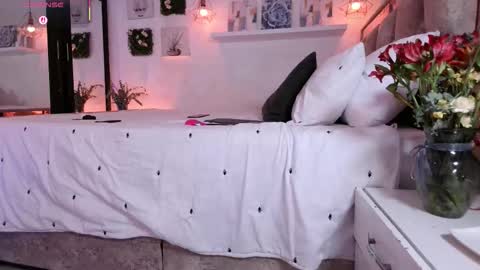 Snapshot of yellow_lily chatting on September 25, 4:00 pm yellow_lily online show from September 25, 4:00 pm