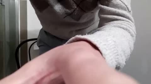 Snapshot of yellowkiwi73 chatting on December 1, 7:52 pm yellowkiwi73 online show from December 1, 7:52 pm