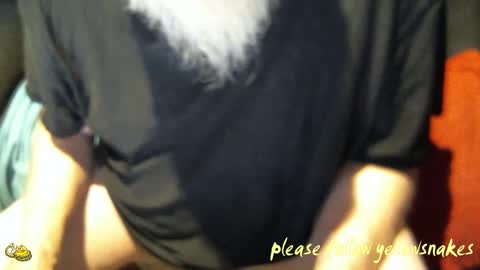 Snapshot of yellowsnakes chatting on October 27, 2:10 pm . y e l l o w s n a k e s . online show from October 27, 2:10 pm