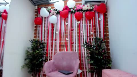 Snapshot of yen_lo chatting on February 12, 4:35 pm Yen online show from February 12, 4:35 pm