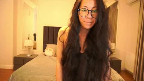 yennstar online show from April 20, 7:15 pm