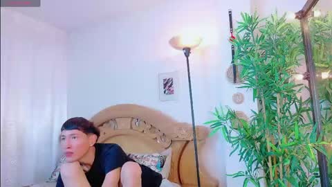 Snapshot of yeremmy_twink chatting on June 5, 7:19 pm yeremmy_twink online show from June 5, 7:19 pm
