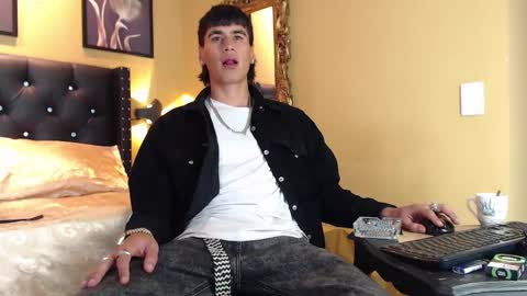 Snapshot of yerk_dan chatting on November 25, 5:18 am Yerk online show from November 25, 5:18 am