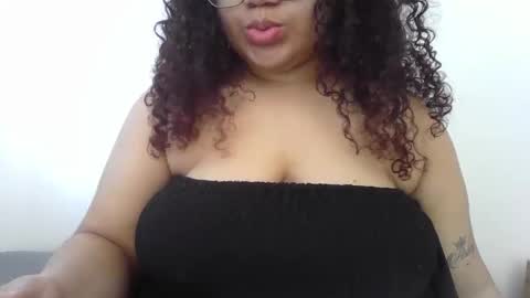 yesica1905 online show from April 27, 7:39 am