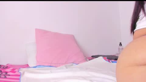 Snapshot of yesicasquirt65 chatting on December 4, 12:14 pm yesicasquirt65 online show from December 4, 12:14 pm