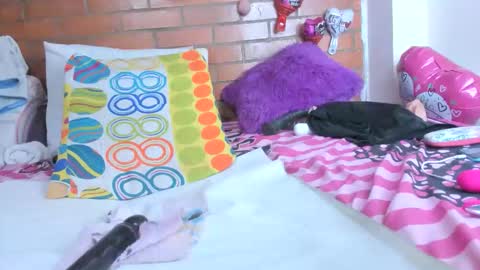 yesicasquirt65 online show from February 24, 12:25 pm