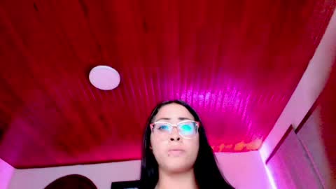 yesie_hot2 online show from January 30, 3:33 am