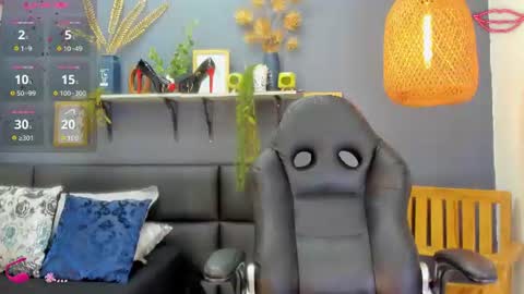 Snapshot of yessika_parker chatting on July 17, 8:43 am yessika_parker online show from July 17, 8:43 am