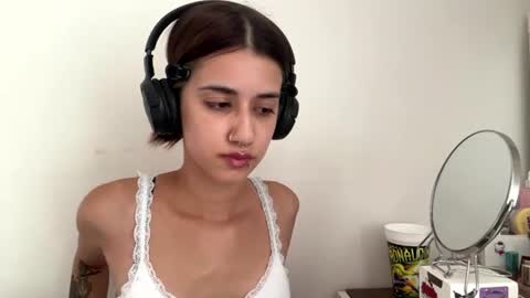 Snapshot of yettahagins chatting on July 6, 1:08 pm Julia 3 online show from July 6, 1:08 pm
