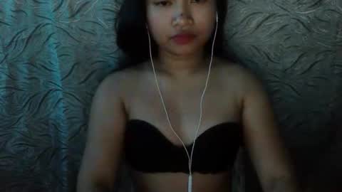 yhang_19 online show from October 2, 5:20 pm