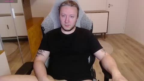 Snapshot of yhdxhy chatting on April 30, 7:09 pm James online show from April 30, 7:09 pm