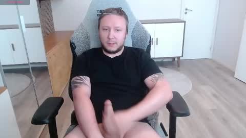 Snapshot of yhdxhy chatting on May 3, 11:16 am James online show from May 3, 11:16 am
